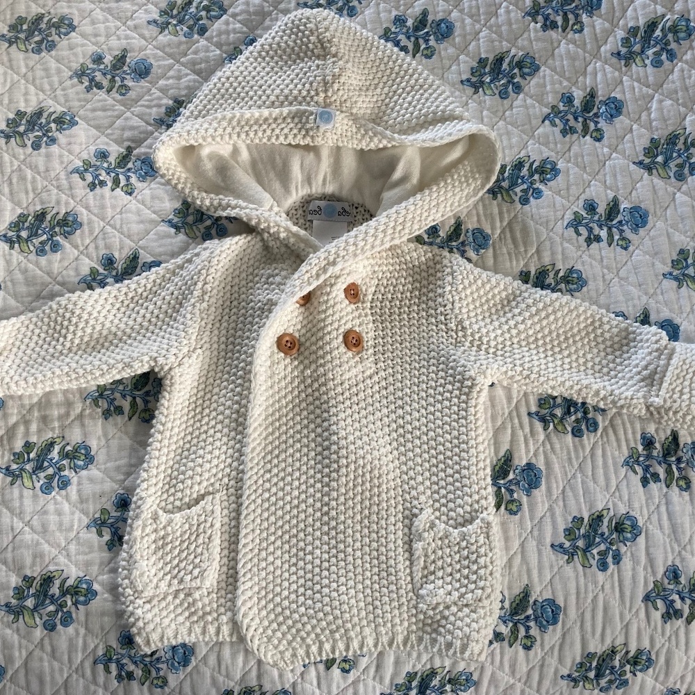 Beba Bean White Cotton Hooded Sweater with wood buttons
